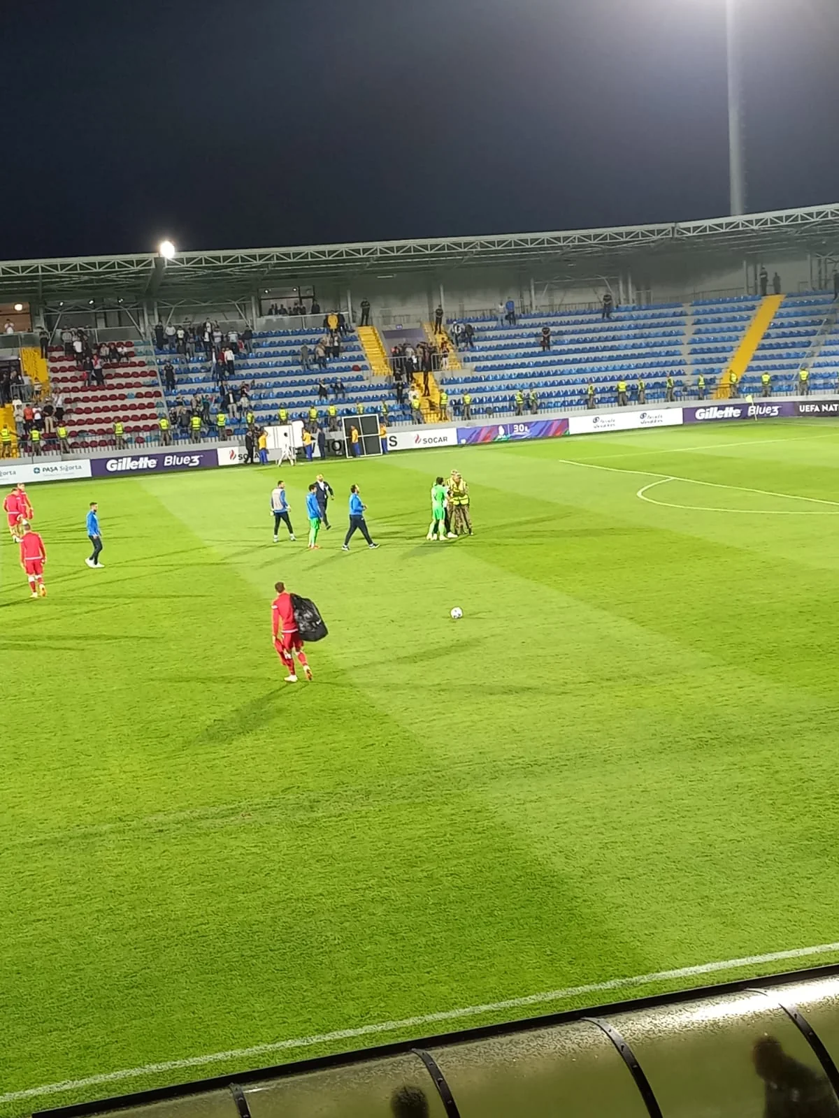 Azərbaycan - Belarus matçından sonra meydana azarkeş daxil olub