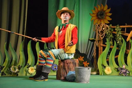 Gənc Tamaşaçılar Teatrı bayram tamaşasına hazırlaşır