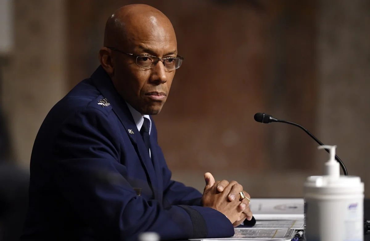 US elects first black military service chief