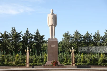 Hərbi Dəniz Qüvvələrində Zəfər Gününə həsr olunan təntənəli mərasim keçirilib