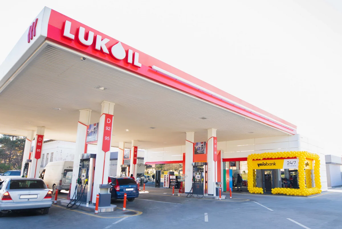Lukoil resumes talks over deal on Italian oil refinery
