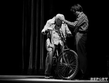 Fuad Poladovun “Azdrama”da sonuncu çıxışı - XATİRƏ FOTOREPORTAJI