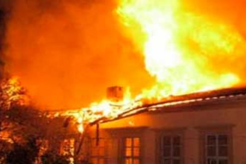 ​Ağcabədidə məktəb binası yanaraq külə dönüb