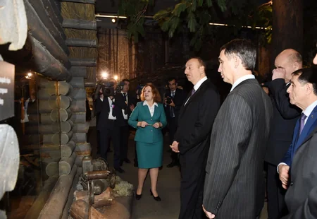 Prezident İlham Əliyev Belarus Dövlət Böyük Vətən Müharibəsi Tarixi Muzeyi ilə tanış olub