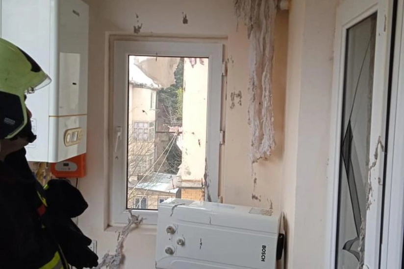 Bakıda binada partlayış olub, xəsarət alan var - VİDEO