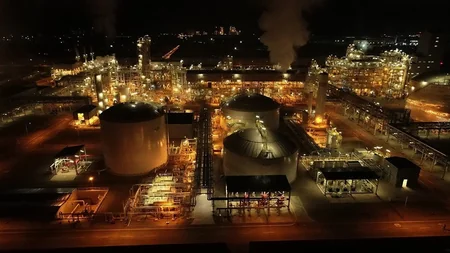 Azərbaycanda istehsal olunan karbamidin ilk ixrac partiyasının dəmir yolu ilə daşınmasına başlanılıb