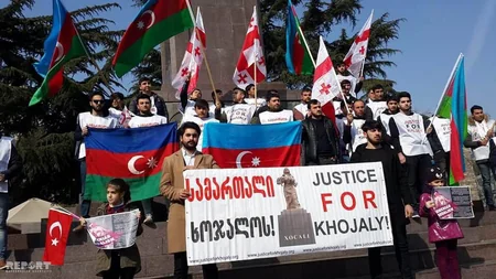 Azərbaycanlı tələbələr Tbilisidə Xocalı soyqırımı ilə əlaqədar aksiya keçiriblər - FOTO