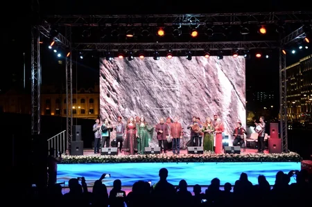 Heydər Əliyev Mərkəzinin parkında muğam-caz konserti olub