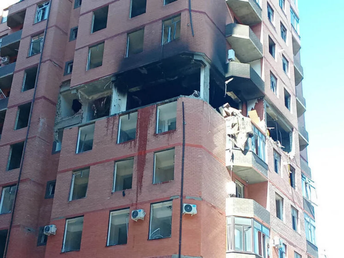 В Махачкале в жилом доме произошел взрыв газа, пострадали два человека
