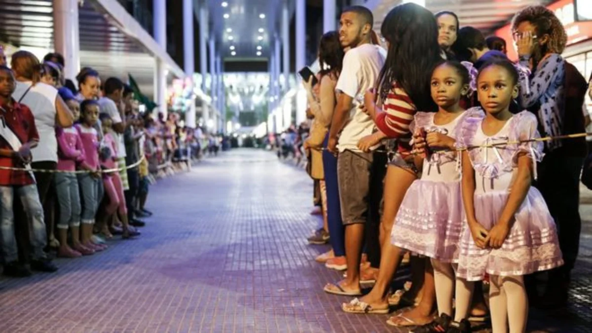 Hundreds of Rio residents greeted 2016 Olympic torch with a protest