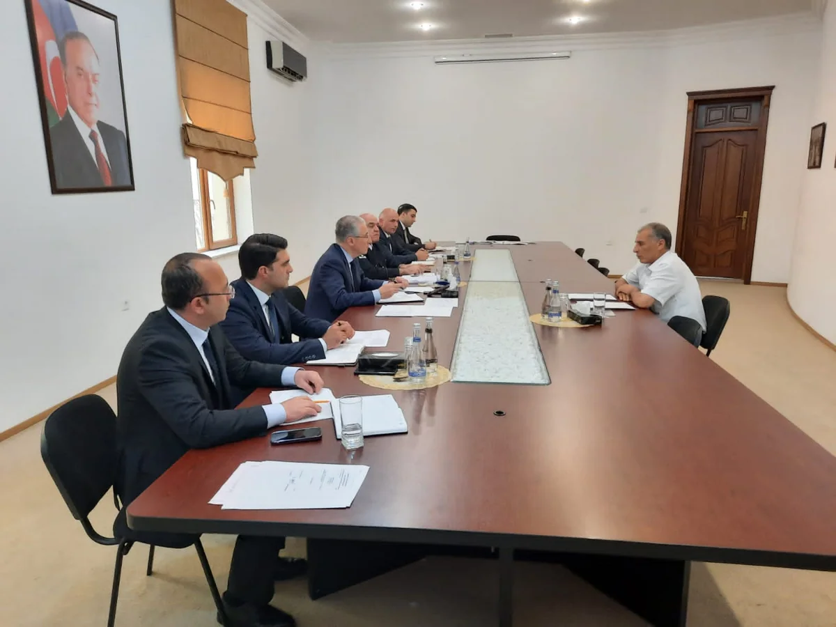 Muxtar Babayev vətəndaşların müraciətlərini dinləyib