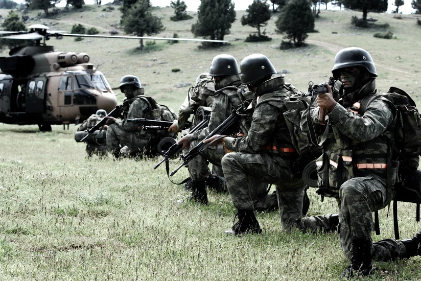 Турецкие военнослужащие убили 32 террориста ИГИЛ, уничтожили 140 позиций