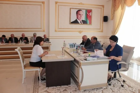 Vətəndaşlar Əbülfəs Qarayevdən kömək istəyiblər