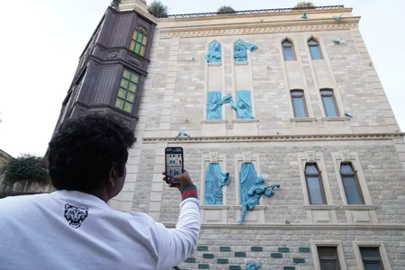 COP29 çərçivəsində Azərbaycana gələn xarici jurnalistlər tarixi, mədəni və nadir eksponatlarla tanış olublar