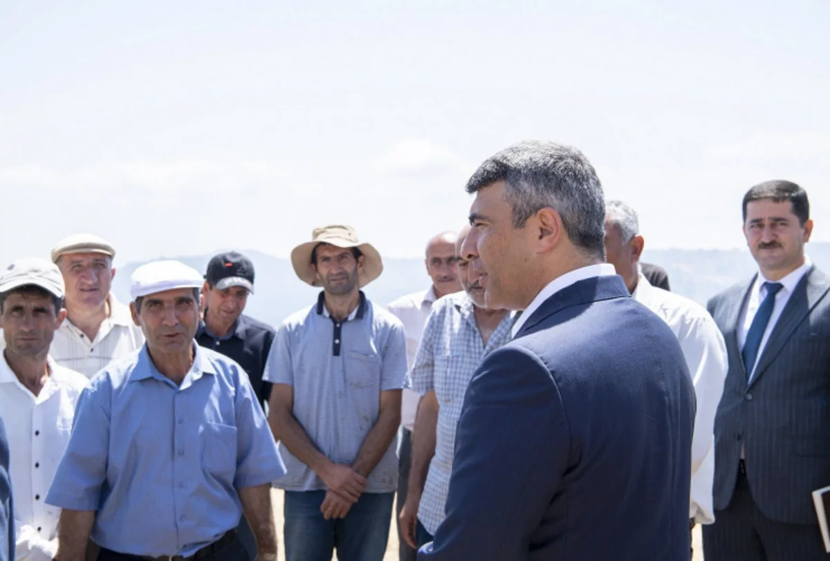İnam Kərimov Lerikin dağ kəndində taxıl biçinində iştirak edib