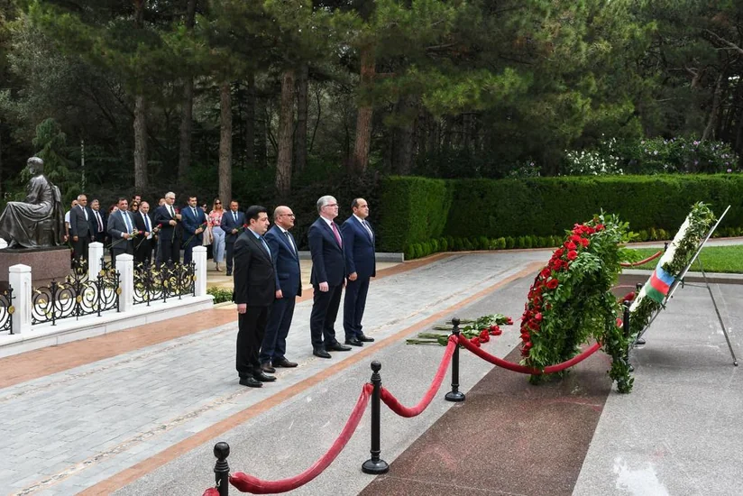 ANAMA kollektivi Ulu Öndərin məzarını ziyarət edib