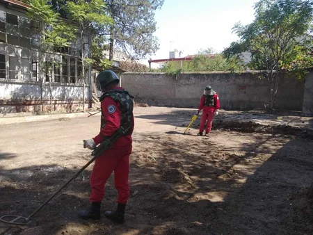 Gəncədə marketin qarşısında raket tapılıb