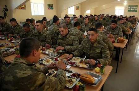 Müdafiə naziri hərbi şəhərciklərdə aparılan tikinti işlərinin gedişatını yoxlayıb - FOTO