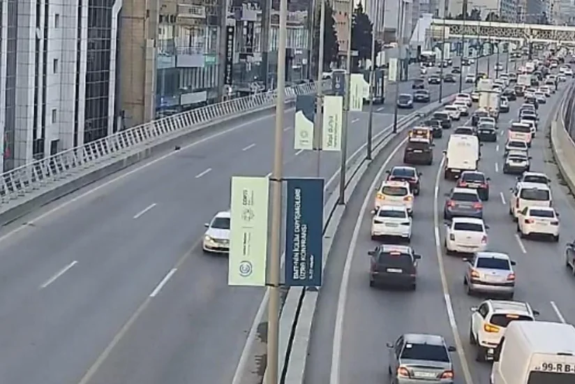 Bakının bir sıra yollarında tıxac var - SİYAHI