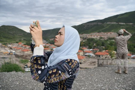Xarici diplomatlar Zabux kəndində aparılan bərpa işləri ilə tanış olublar