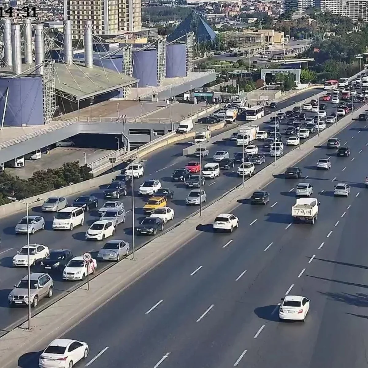 Bakıda tıxac olan yolların adları açıqlanıb