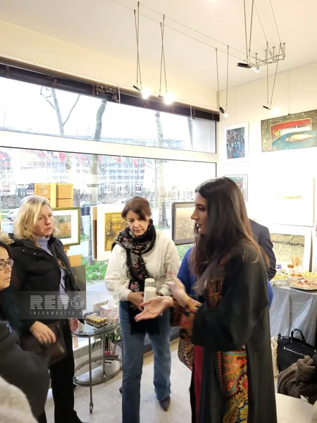Parisdə azərbaycanlı rəssamın əsərləri nümayiş olunur
