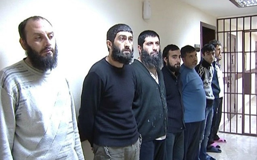 Məhkəmədə ata oğula müraciət edib: Şeytanın yolundan geri qayıt