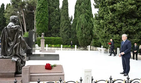 Uzbekistani President pays tribute to National Leader Heydar Aliyev