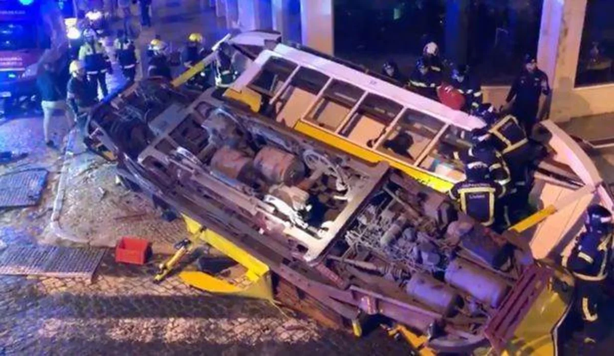 Lissabonda tramvay qəzası zamanı 28 nəfər xəsarət alıb - FOTO