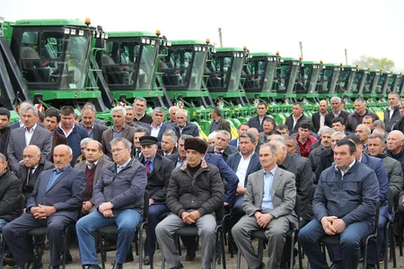 Şirvanda pambıq istehsalçılarına yeni kənd təsərrüfatı texnikaları verilib
