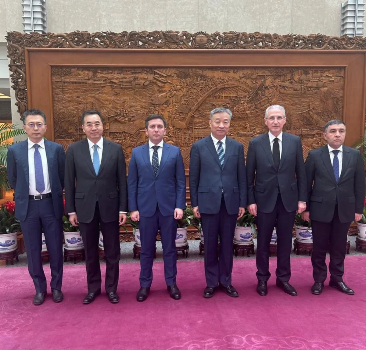COP29 president, lead negotiator meet with China's assistant foreign secretary
