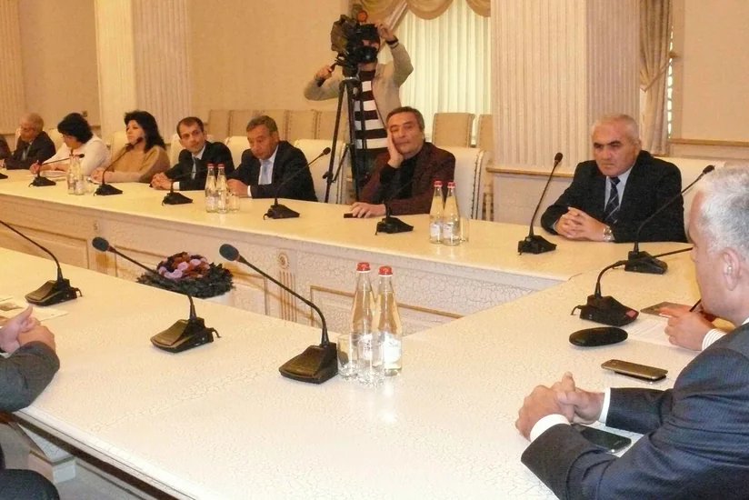 Gəncədə Mətbuatda Azərbaycan ədəbi dilinin qorunması: problemlər və perspektivlər mövzusunda dəyirmi masa keçirilib