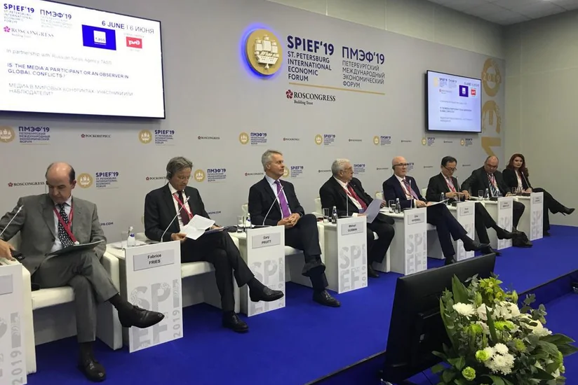 Peterburqda “Media dünya münaqişələrində: iştirakçı və ya müşahidəçi?” mövzusunda panel sessiya keçirilib