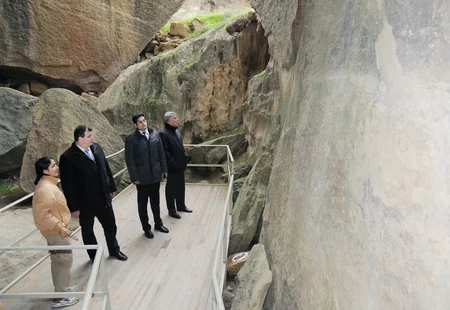 Husband of Croatian President visited Gobustan State Reserve