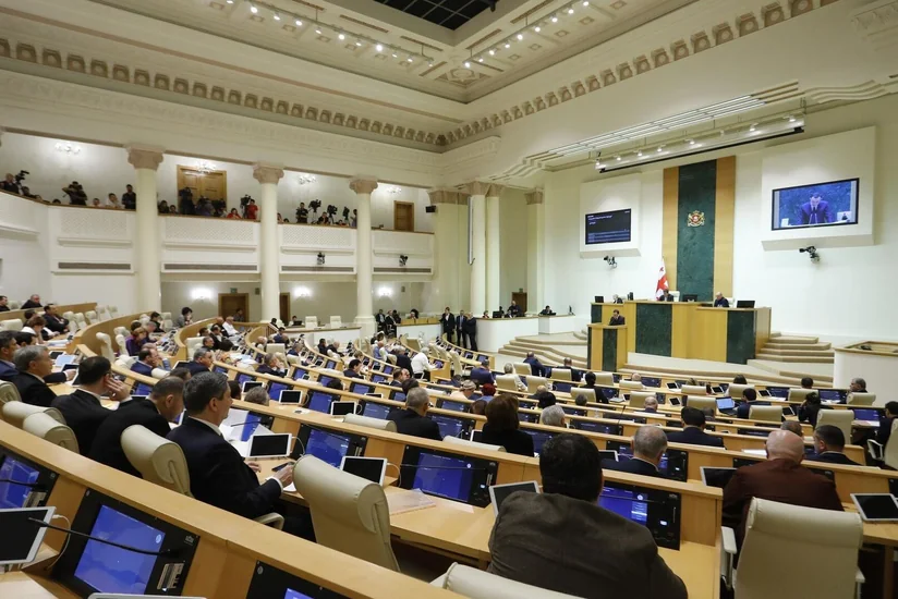 В парламенте Грузии произошла драка между депутатами из-за закона об иноагентах