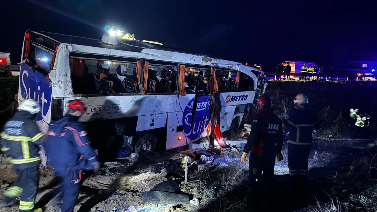 Türkiyədə sərnişin avtobusu aşıb, ölənlər və yaralılar var