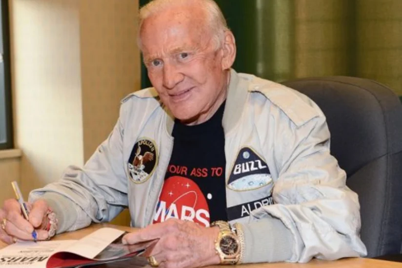 Астронавт, побывавший на Луне, в 86 лет решил отдохнуть в Антарктиде