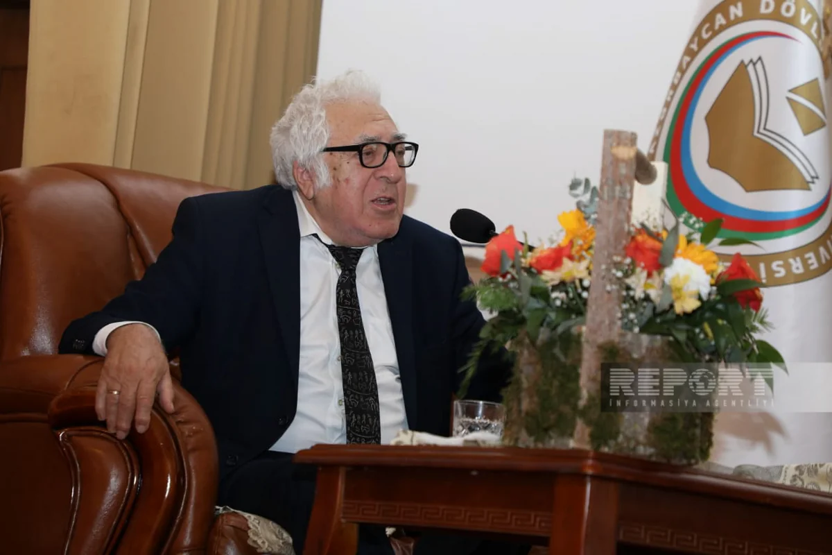 AYB sədri: Əsərlərimizi bəyənməsinlər, tənqid etsinlər, amma oxusunlar