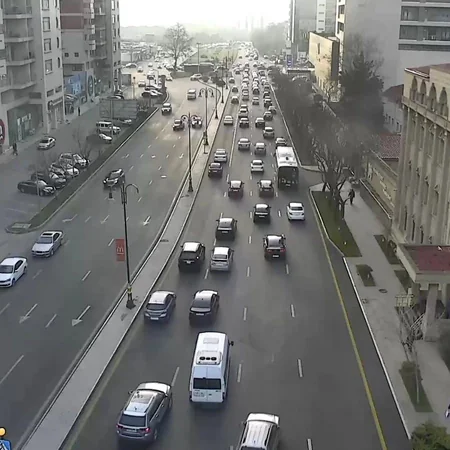 Bakının əksər yollarında nəqliyyatın hərəkətində tıxac yaranıb