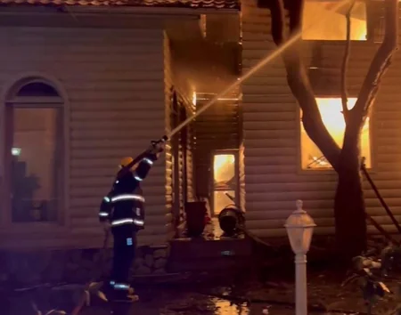 FHN: Xırdalanda iaşə obyektindəki yanğına görə binada yaşayan 45 sakin təxliyə edilib – YENİLƏNİB-4 - VİDEO