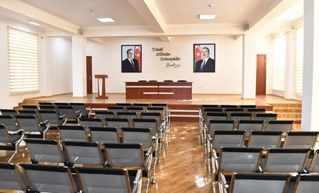 Prezident Bakıda yeni tikilən iki məktəbdə yaradılan şəraitlə tanış olub