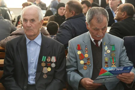 ​Deputatlığa namizəd Rövnəq Abdullayev Bakının Keşlə qəsəbəsində seçicilərlə görüşüb