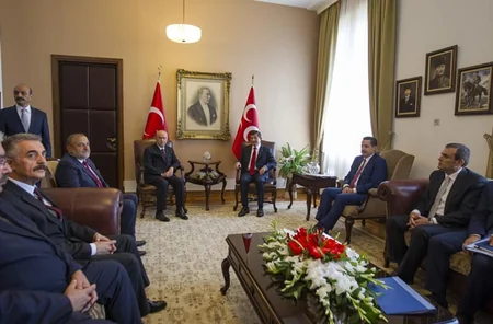 ​Əhməd Davudoğlu MHP lideri Dövlət Bağçalı ilə koalisiya hökumətinin qurulmasını müzakirə edib