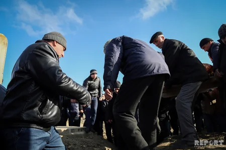 Qəzada ölən neftçi dəfn olunub - FOTO