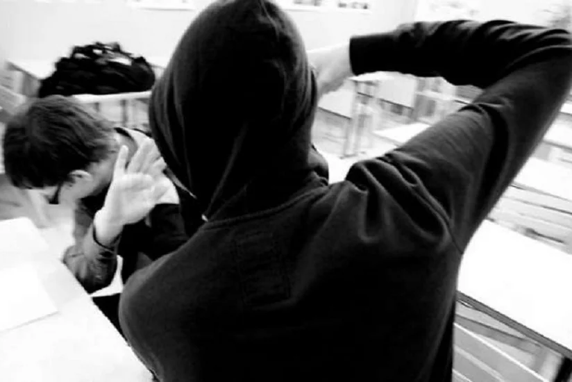 В Губе во время занятий мужчина вошел в школу и избил учащегося