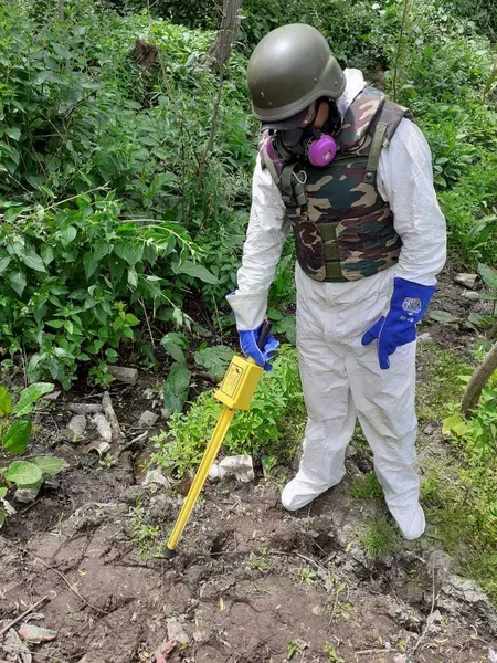 Göygöldə düşmən tərəfindən atıldığı ehtimal olunan top mərmisi tapılıb