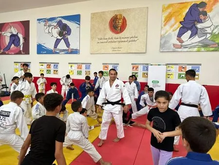 Dünya və Avropa çempionatlarının mükafatçısı Sabirabadda ustad dərsi keçib