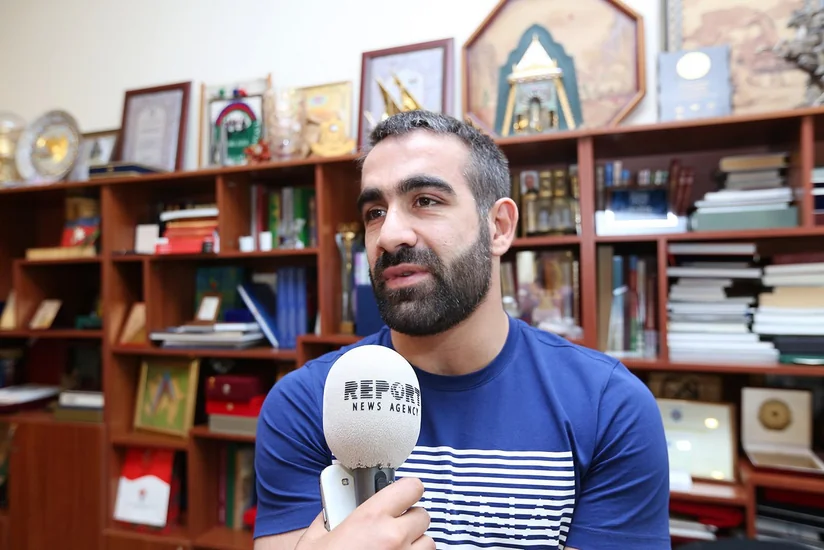 Rafael Ağayev: Orduya yazılmışam, zəng gözləyirəm