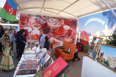 Azərbaycan səfirliyi İslamabadda keçirilən ənənəvi xeyriyyəçilik bazarında iştirak edib