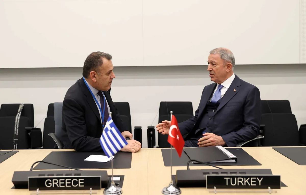 Hulusi Akar yunanıstanlı həmkarı ilə görüşüb